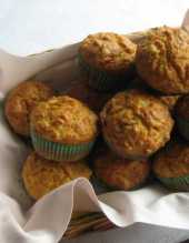 Wytrawne muffiny z oliwkami i szynk